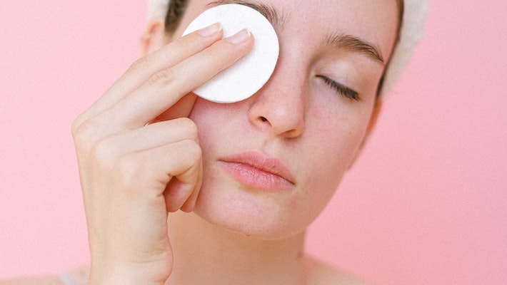 Want Natural Makeup Removal? Employ These 6 Methods